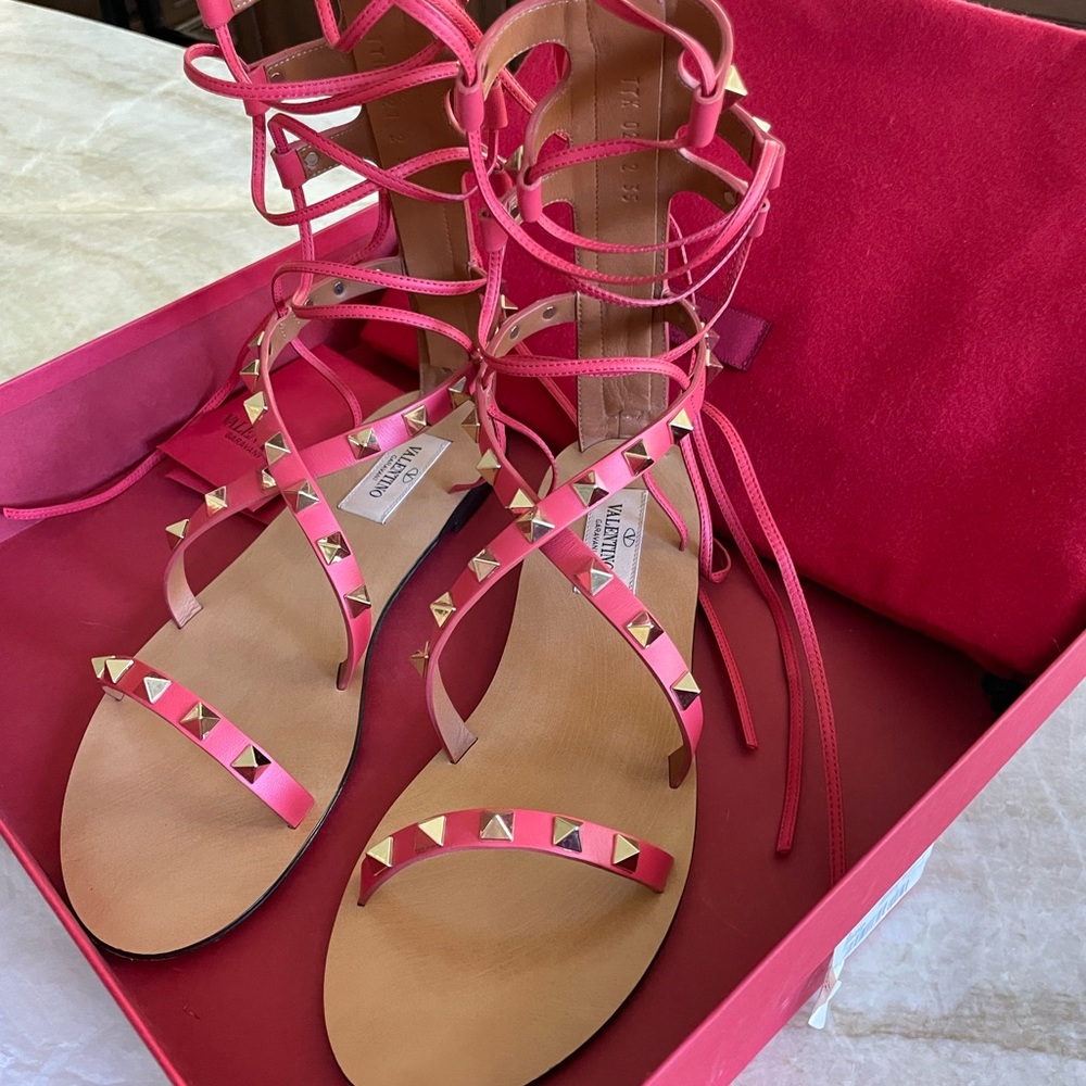 💗Valentino Rockstud Gladiators 💗